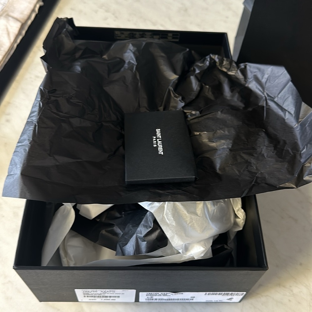 ✨✨Luxury Designer Bags and Boxes for Sale!
Saint Laurent, show box + bag ✨✨ - Picture 10 of 14